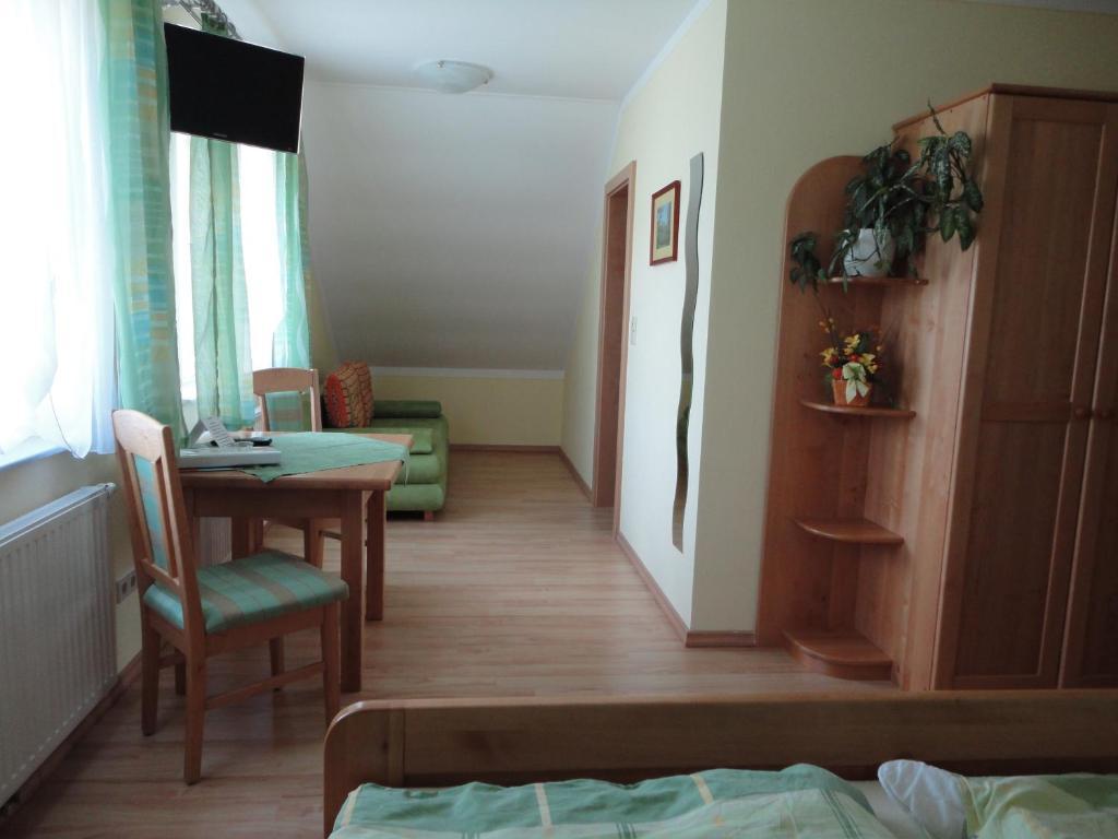 Gaestezimmer Rieder Staatz Pokoj fotografie